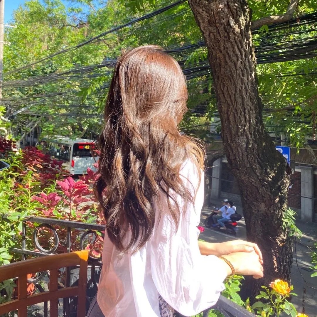 黑衣女孩